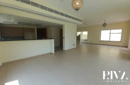 Villa - 4 Bedrooms - 3 Bathrooms for rent in Jumeirah Park - Dubai
