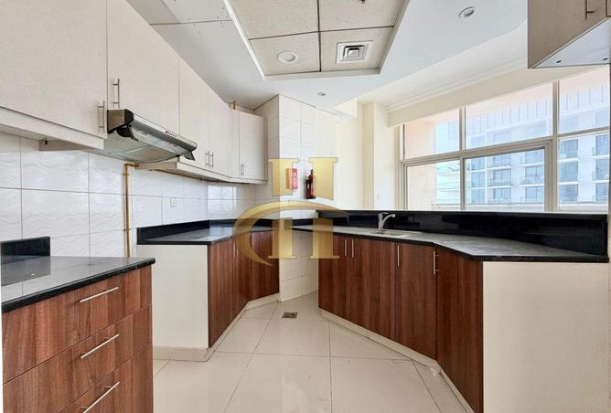Spacious | Bright | Vacant photo 2