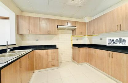 Apartment - 2 Bedrooms - 3 Bathrooms for rent in Bayt Al Muraqqabat 01 - Al Muraqqabat - Deira - Dubai