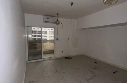 Apartment - 3 - 2 for rent in Al Wahda Building - Al Majaz 2 - Al Majaz - Sharjah