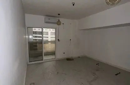 Apartment - 3 Bedrooms - 2 Bathrooms for rent in Al Wahda Building - Al Majaz 2 - Al Majaz - Sharjah