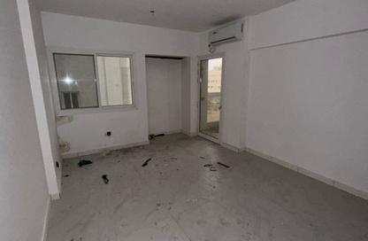 Apartment - 3 - 2 for rent in Al Wahda Building - Al Majaz 2 - Al Majaz - Sharjah