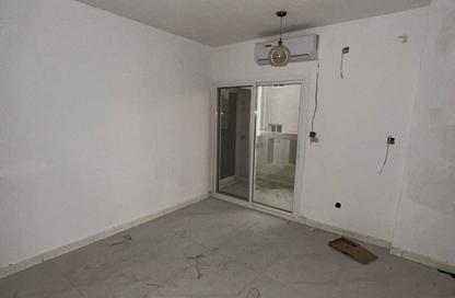 Apartment - 3 - 2 for rent in Al Wahda Building - Al Majaz 2 - Al Majaz - Sharjah