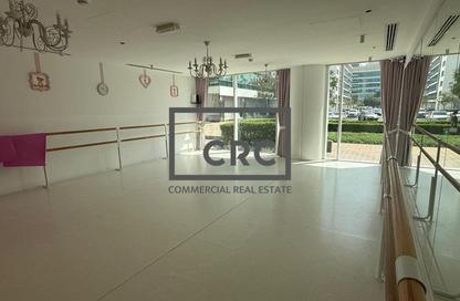 Retail - Studio for rent in Emaar Business Park Building 1 - Emaar Business Park - Sheikh Zayed Road - Dubai