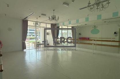 Retail - Studio for rent in Emaar Business Park Building 1 - Emaar Business Park - Sheikh Zayed Road - Dubai