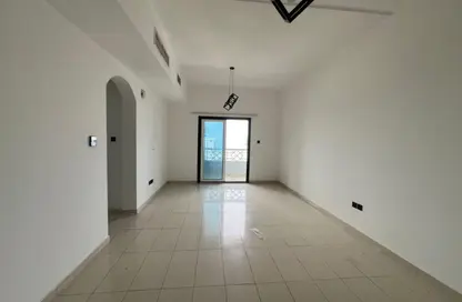 Apartment - 1 Bedroom - 2 Bathrooms for rent in Ameer Bu Khamseen Tower - Al Majaz 3 - Al Majaz - Sharjah