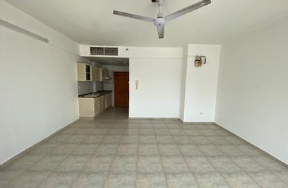 Apartment - Studio - 1 for rent in Al Majaz 1 - Al Majaz - Sharjah