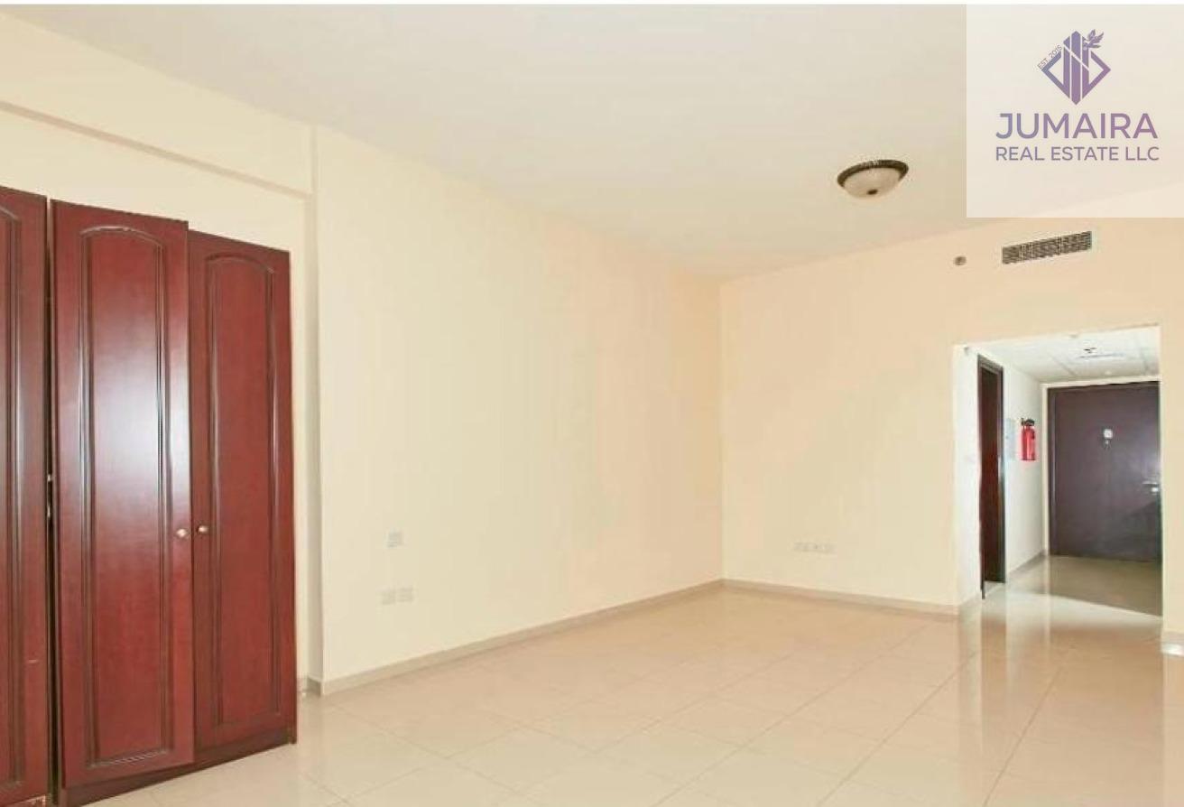 Luxury Spacious Studio Huge Terrace STEPS TO BEACH