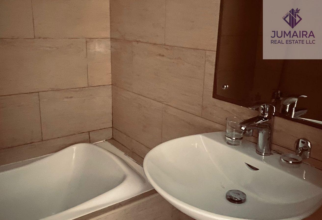 Luxury Spacious Studio Huge Terrace STEPS TO BEACH