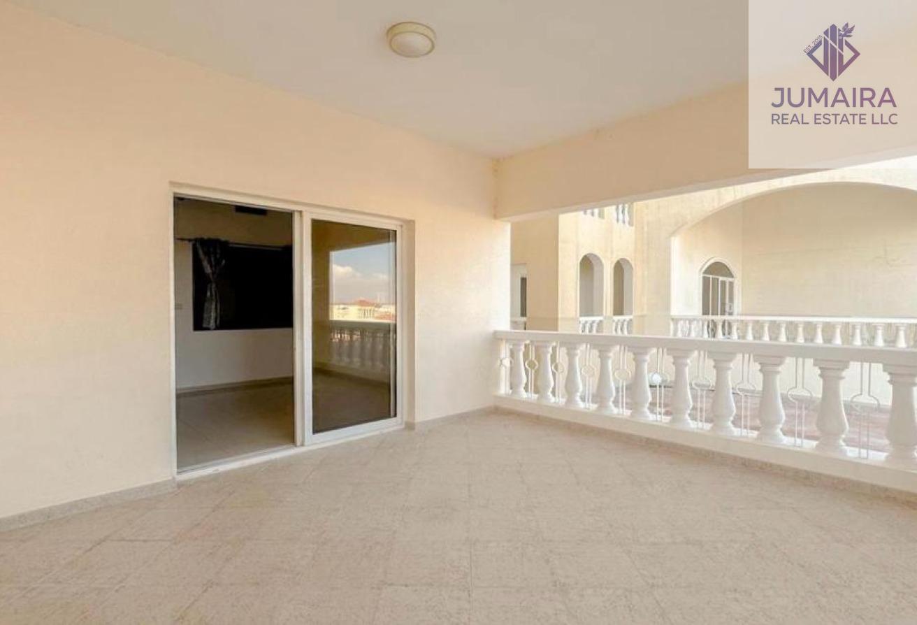 Luxury Spacious Studio Huge Terrace STEPS TO BEACH