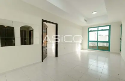 Apartment - 1 Bedroom - 2 Bathrooms for rent in Sultan Lootah Building - Al Muraqqabat - Deira - Dubai