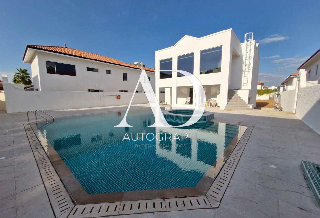 Luxury 5BR Villa in Private Garden Compound Villa photo 3