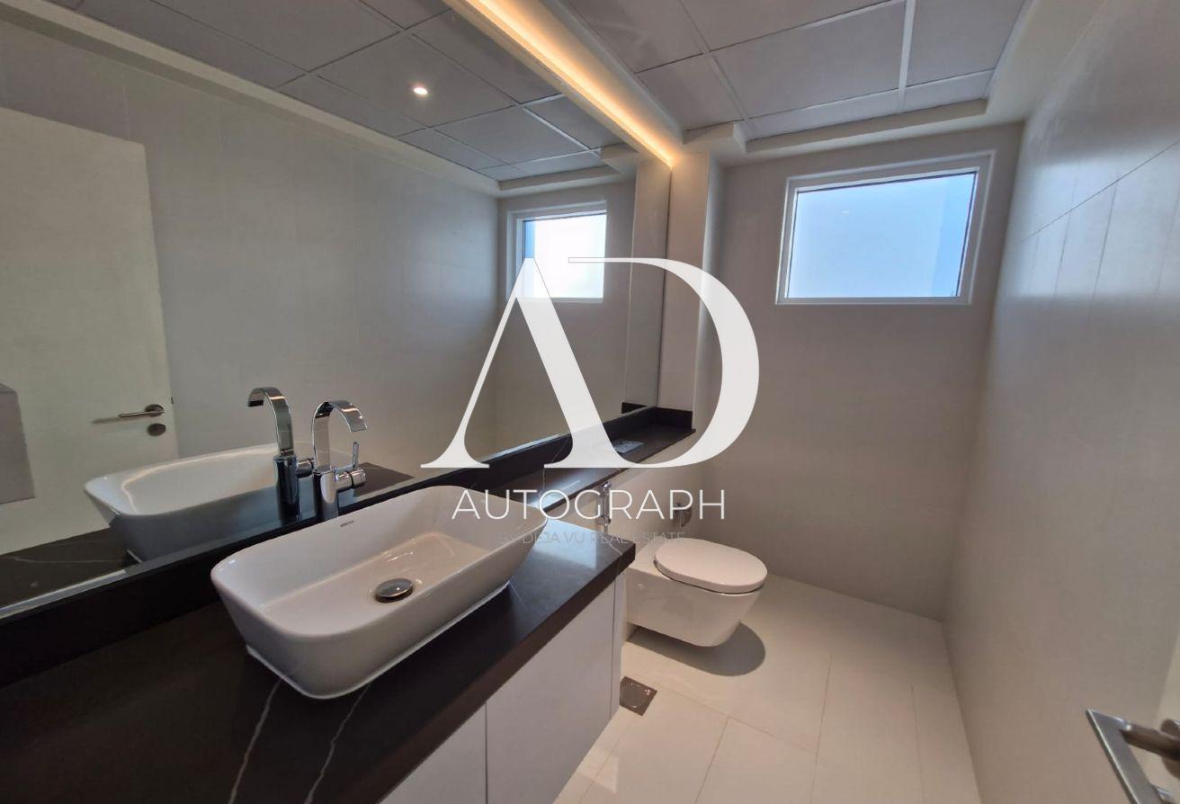 Luxury 5BR Villa in Private Garden Compound Villa photo 14