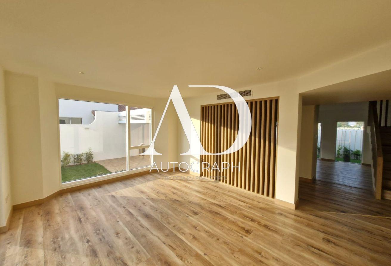 Luxury 5BR Villa in Private Garden Compound Villa photo 11