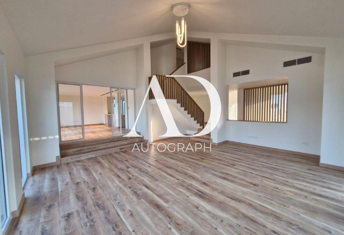 Luxury 5BR Villa in Private Garden Compound Villa photo 2