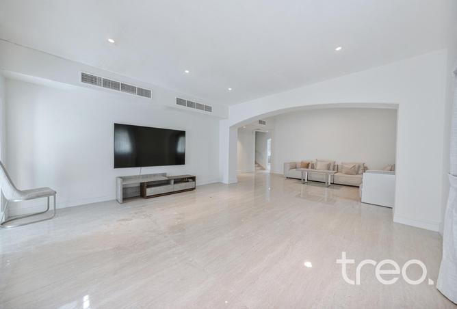 103677455 - Property Image 3