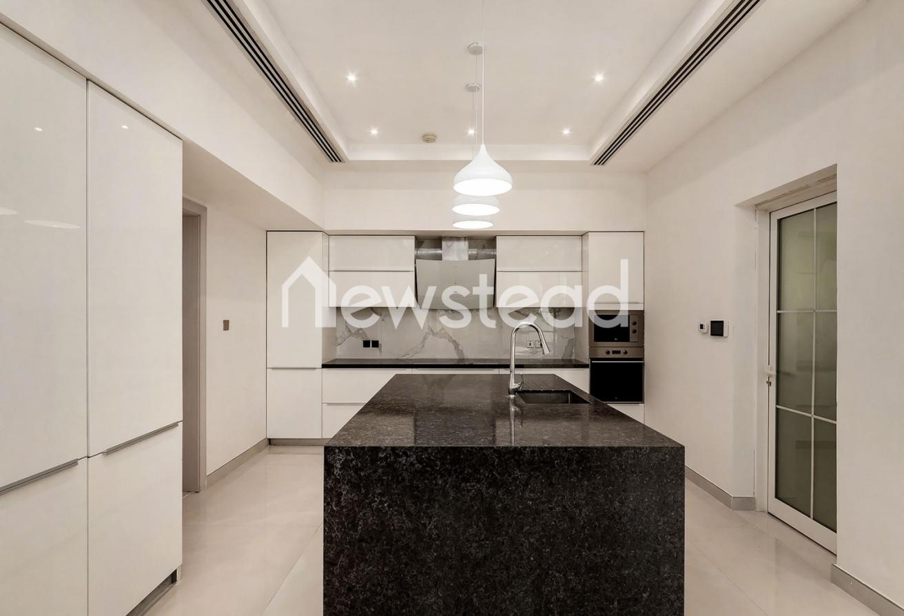 Perfect Family Home | Custom Villa | 5 Bed photo 4