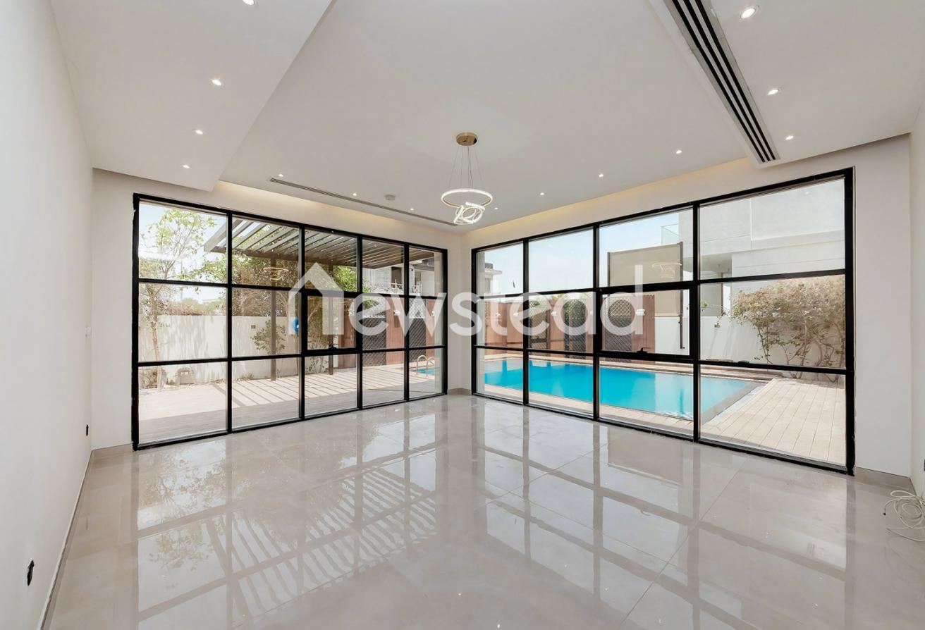 Perfect Family Home | Custom Villa | 5 Bed photo 2
