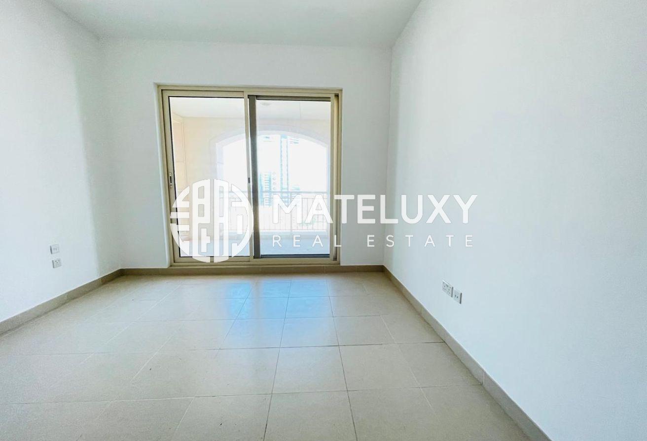 Vacant Now || Unfurnished || Spacious Layout photo 4
