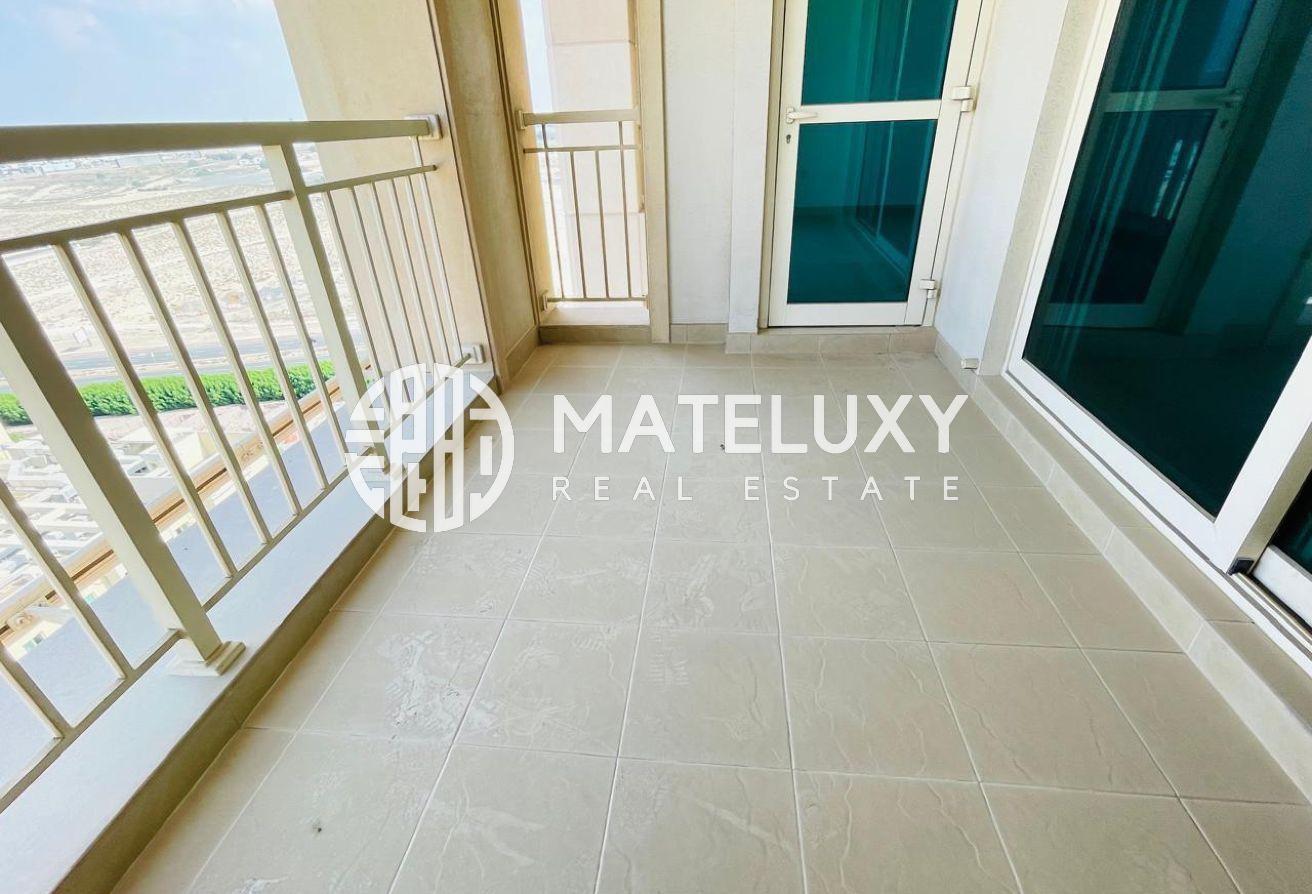 Vacant Now || Unfurnished || Spacious Layout photo 9