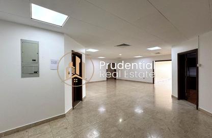 Duplex - 4 - 4 for rent in Corniche Road - Abu Dhabi