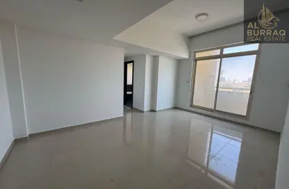 شقة - 2 غرف نوم - 3 حمامات للايجار في برج فرانكفورت - مدينة دبي الرياضية - دبي