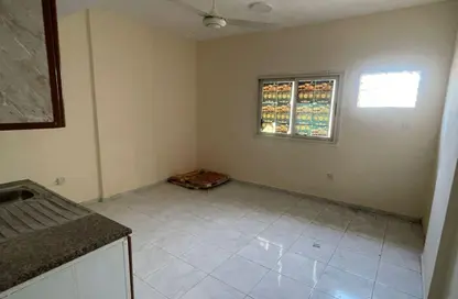 Apartment - 1 Bathroom for rent in Al Plaza Building - Al Ghuair - Al Gharb - Sharjah Apartment - 1 Bathroom for rent in Al Plaza Building - Al Ghuair - Al Gharb - Sharjah