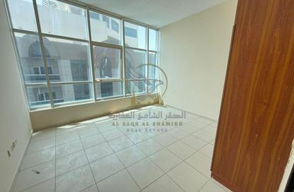 Apartment - 3 - 5 for rent in Al Mamzar - Al Mamzar - Sharjah - Sharjah