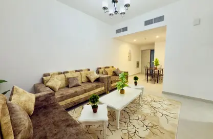 شقة - غرفة نوم - 2 حمامات للايجار في مساكن كورنيش عجمان - طريق كورنيش عجمان - عجمان