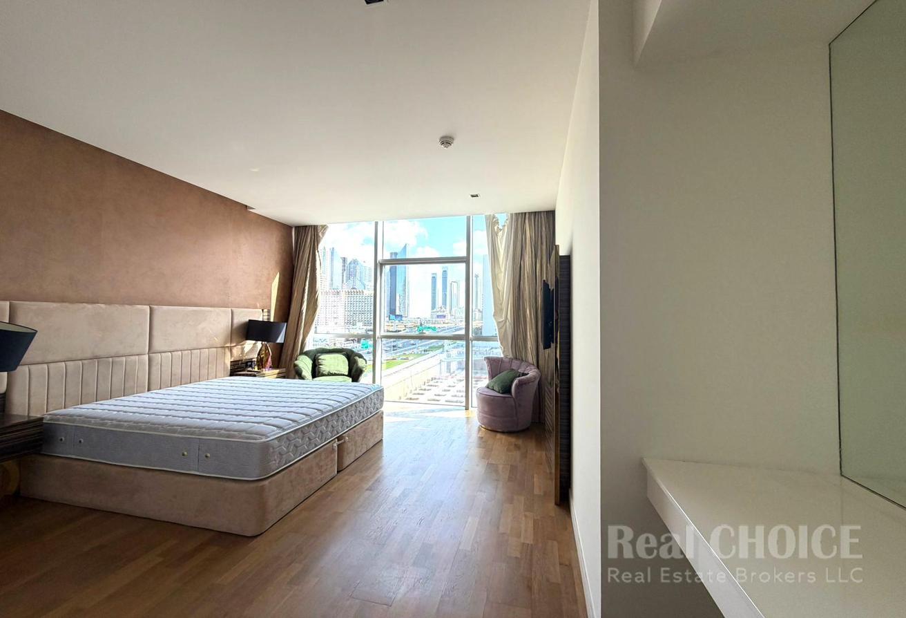 Skyline Luxury | Spacious 3-Bedroom | City Walk photo 2