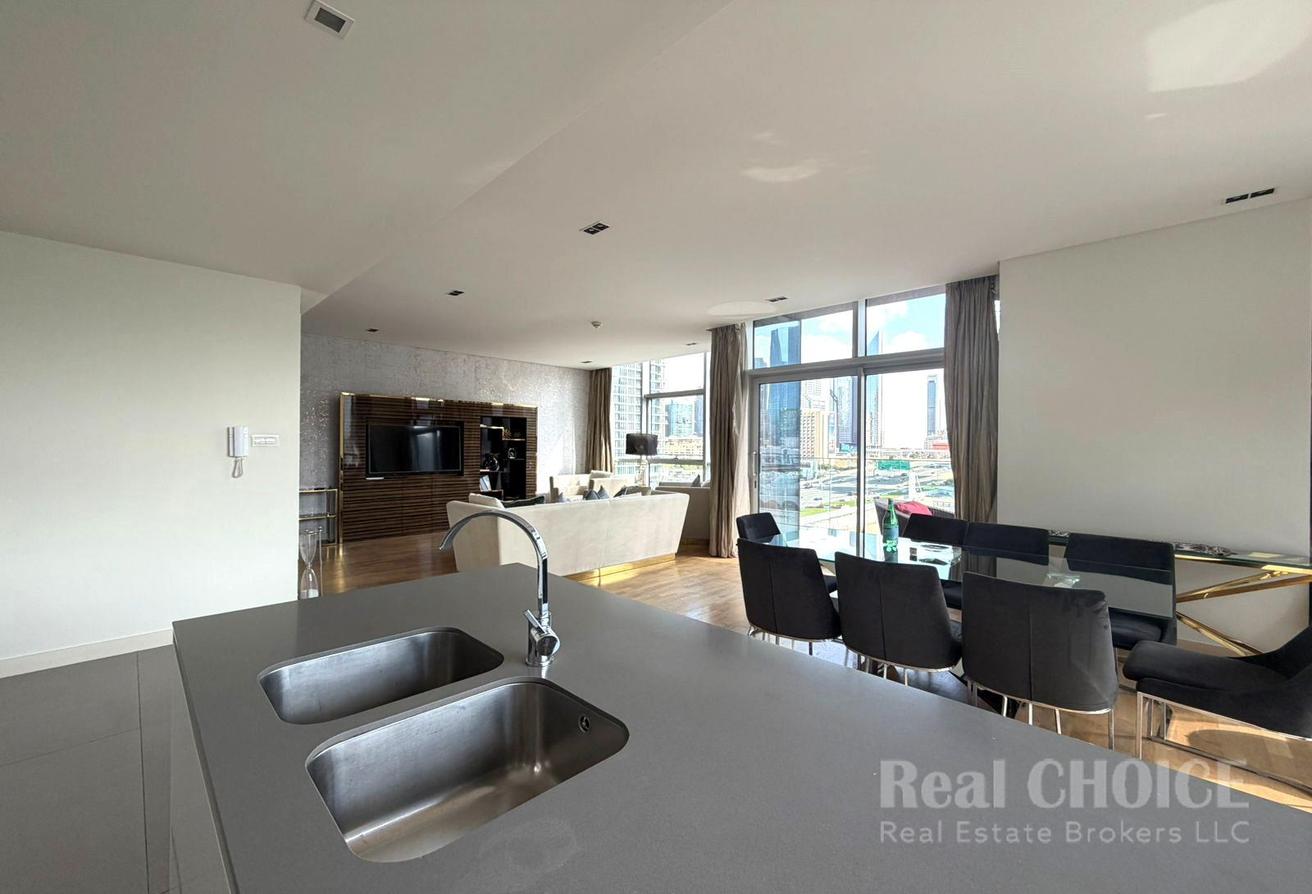 Skyline Luxury | Spacious 3-Bedroom | City Walk photo 8