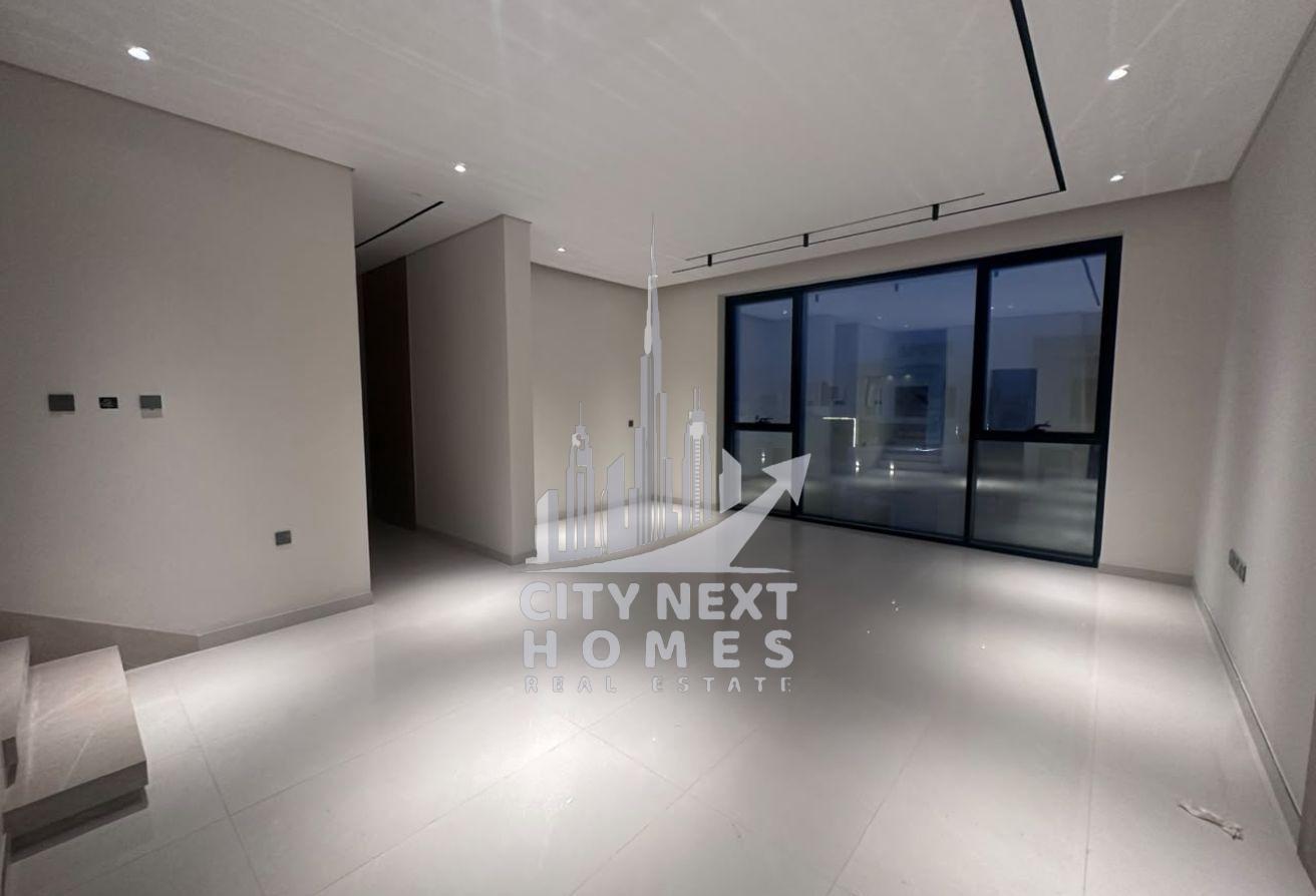 Brand New 5BR Villa with Elevator | Wadi Al Amardi photo 4