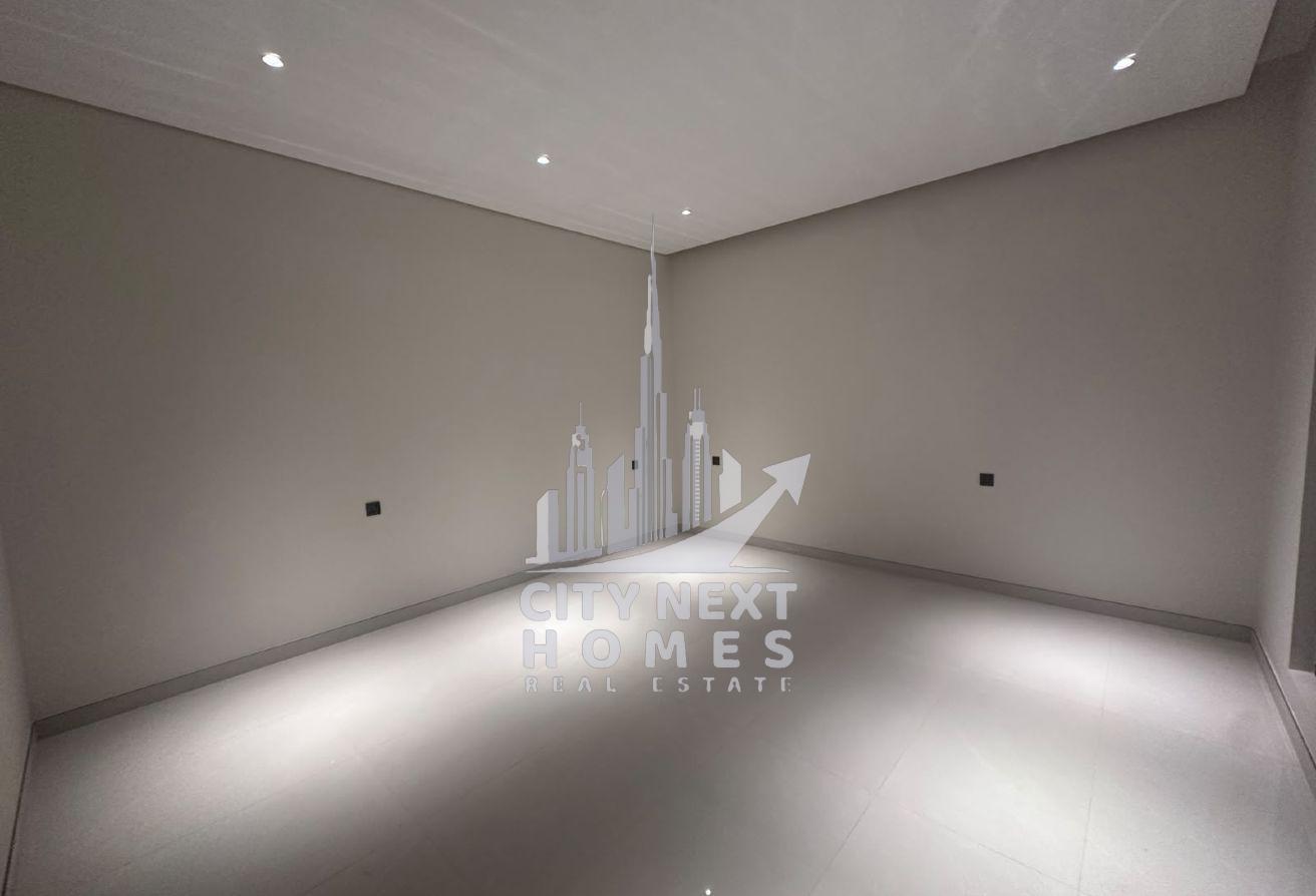 Brand New 5BR Villa with Elevator | Wadi Al Amardi photo 8