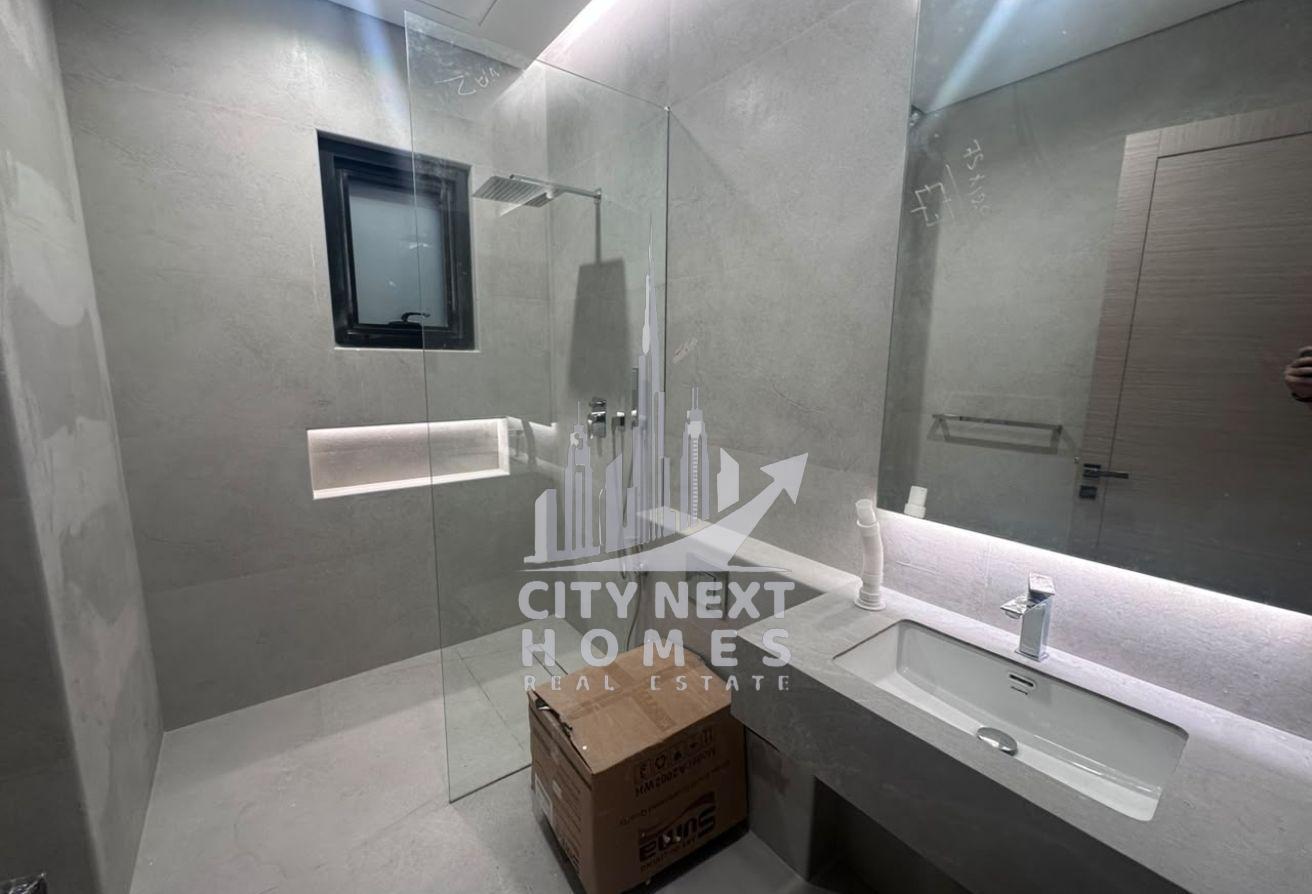 Brand New 5BR Villa with Elevator | Wadi Al Amardi photo 15