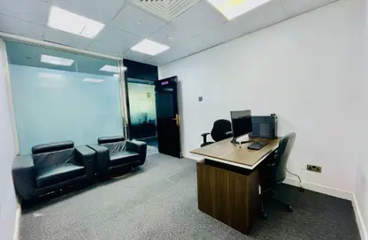 مكتب - غرفة نوم - 4 حمامات للايجار في برج الإمارات - شارع حمدان - أبوظبي
