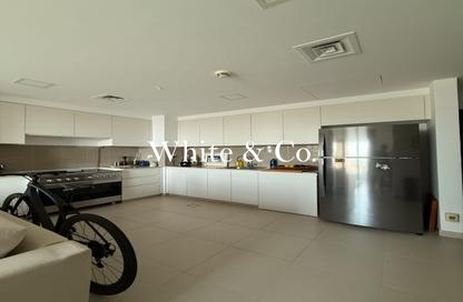 Apartment - 2 Bedrooms - 2 Bathrooms for sale in Hayat Boulevard 1A - Hayat Boulevard 1 - Hayat Boulevard - Town Square - Dubai