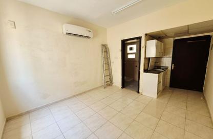 Apartment - Studio - 1 Bathroom for rent in Muwailih Building - Muwaileh - Sharjah