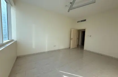 شقة - 2 غرف نوم - 2 حمامات للايجار في شارع التعاون الجديد - التعاون - الشارقة