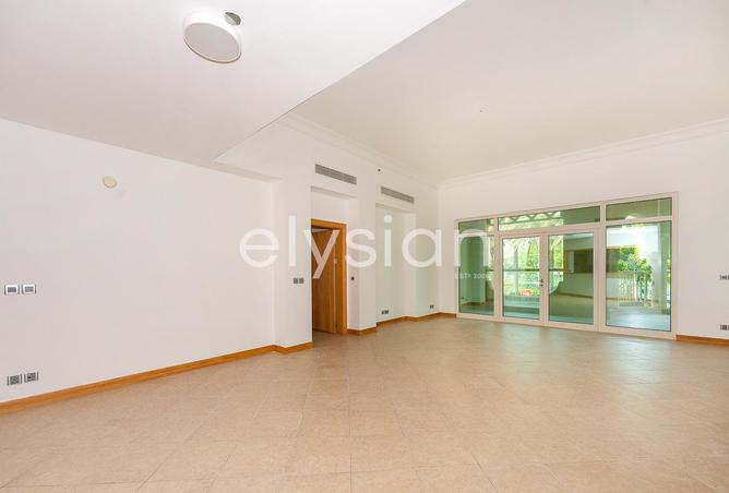 Prime Shoreline Living | Low Floor | Beach Access