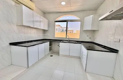 شقة - 2 غرف نوم - 2 حمامات للايجار في مدينة شخبوط - أبوظبي