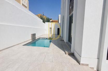 Villa - 4 Bedrooms - 6 Bathrooms for rent in Jumeirah 1 Villas - Jumeirah 1 - Jumeirah - Dubai