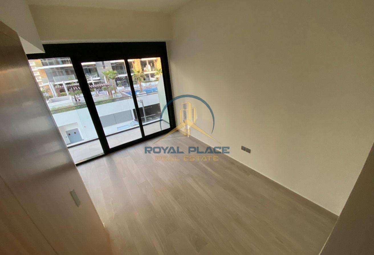 UNFURNISHED | VACANT | COMMUNITY VIEW photo 5