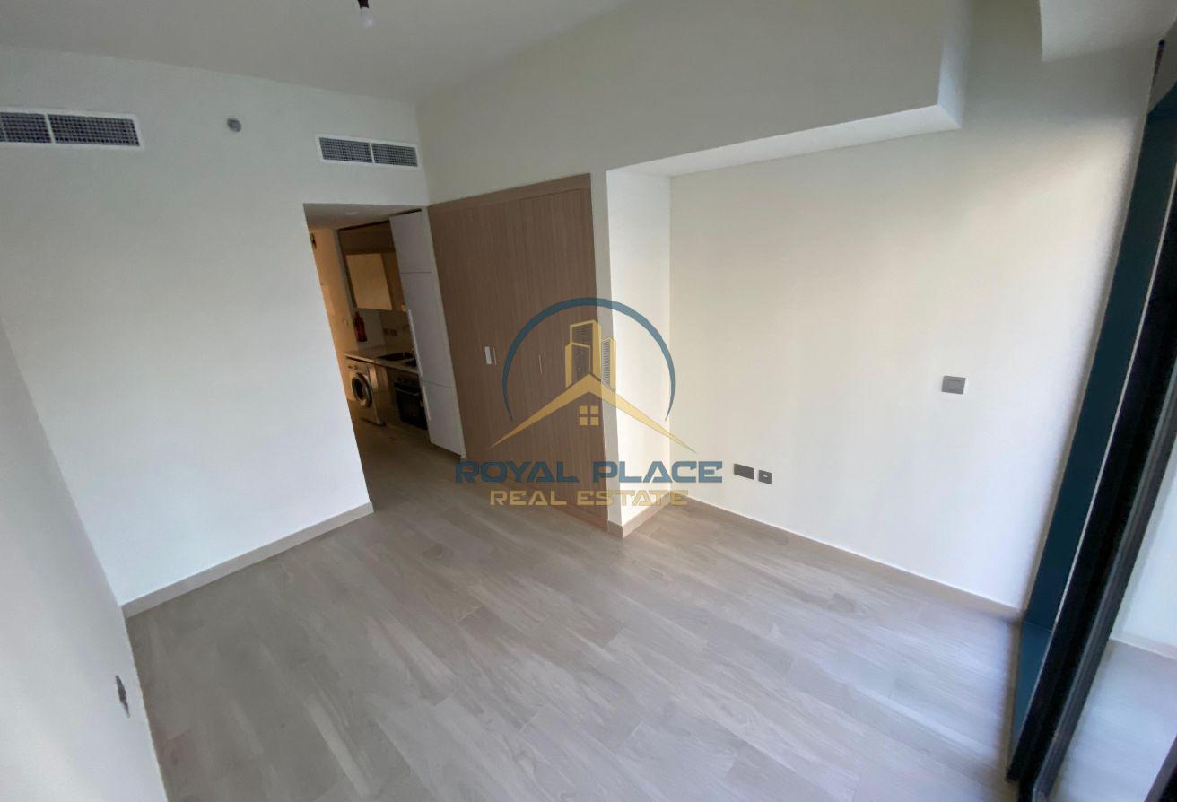 UNFURNISHED | VACANT | COMMUNITY VIEW photo 6