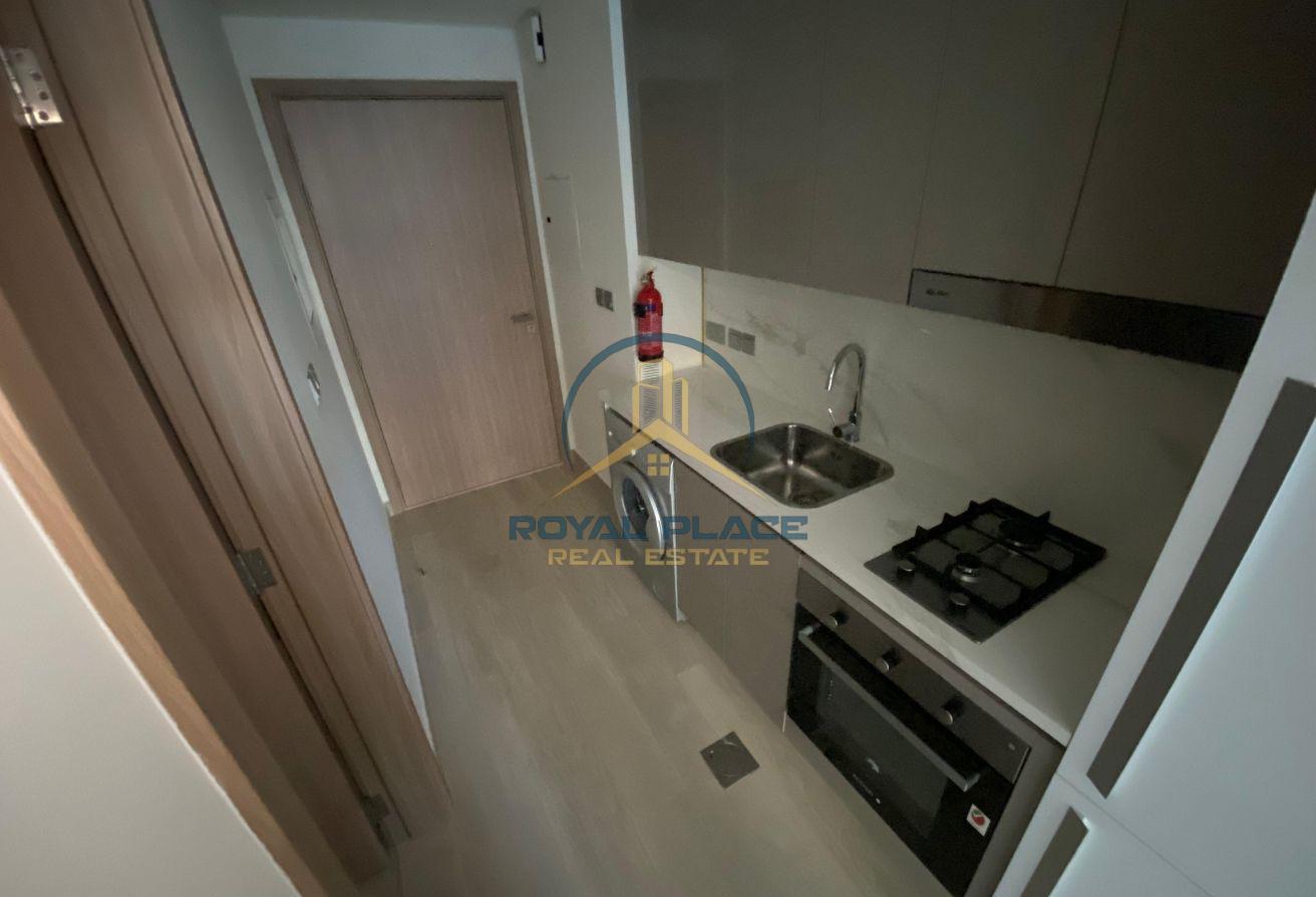 UNFURNISHED | VACANT | COMMUNITY VIEW photo 8