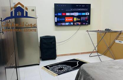 شقة - 1 حمام للايجار في بناية النباعة 8 - النبعة - الشرق - الشارقة شقة - 1 حمام للايجار في بناية النباعة 8 - النبعة - الشرق - الشارقة