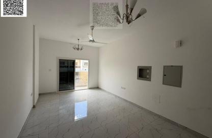عمارة بالكامل - 8 غرف نوم - 8 حمامات للبيع في 2 المويهات - المويهات - عجمان