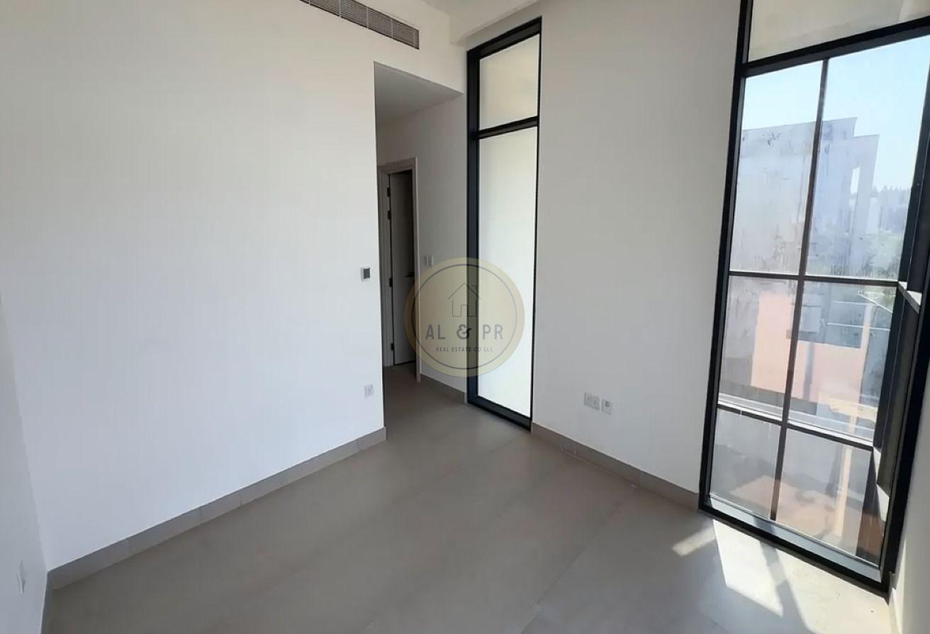 4BR + MAID | END UNIT | AVAILABLE photo 9