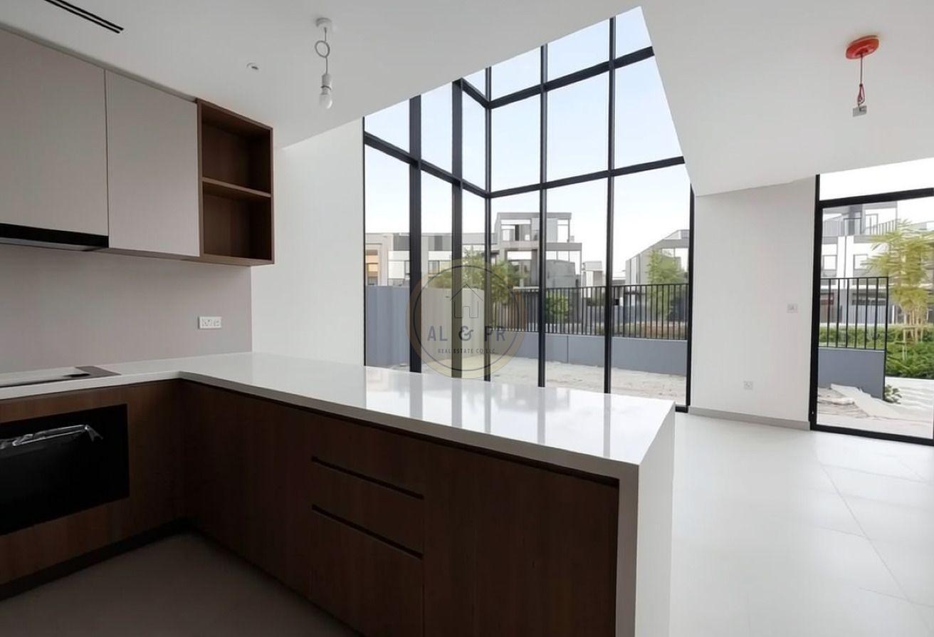 4BR + MAID | END UNIT | AVAILABLE photo 3