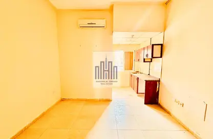 Apartment - 1 Bathroom for rent in Muwailih Building - Muwaileh - Sharjah