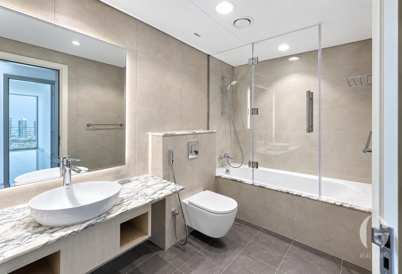 High Floor | Vacant | Fully Furnished | Spacious photo 8